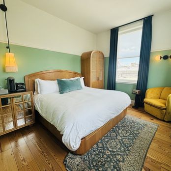 The Drayton Hotel Savannah, Curio Collection by Hilton - Room - Hotels Near Me - Savannah, Georgia The Drayton Hotel Savannah, Curio Collection by Hilton - Room - Hotels Near Me - Savannah, Georgia