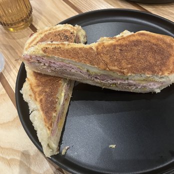 Amador Cuban Restaurant - Cubano - Cuban Near Me - Newport, Kentucky