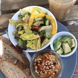 Ginger lemonade and vegan plate (with added avocado)