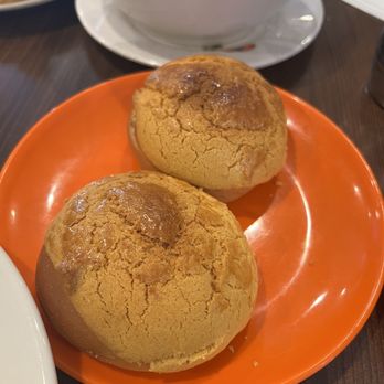 Alice's Kitchen - H.K. Style Pineapple Bun with Butter - Cantonese Near Me - Monterey Park, California Alice's Kitchen - H.K. Style Pineapple Bun with Butter - Cantonese Near Me - Monterey Park, California