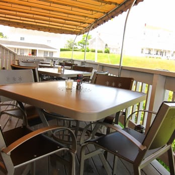 Dead Eye Dick's - outdoor seating views - New American Near Me - Block Island, Rhode Island Dead Eye Dick's - outdoor seating views - New American Near Me - Block Island, Rhode Island
