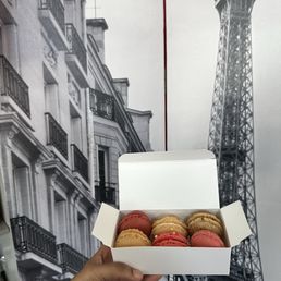 Box of 6 macaroons Box of 6 macaroons