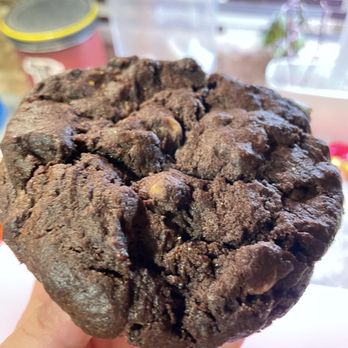 Crumbl - Mission Commons - Chocolate Peanut Butter Chip - Bakeries Near Me - Mission, Kansas Crumbl - Mission Commons - Chocolate Peanut Butter Chip - Bakeries Near Me - Mission, Kansas