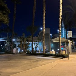 Burbank - Downtown Metrolink Station - Waiting and Ticketing
