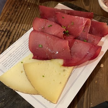 Casa Lolea - Cecina de Leon & manchego cheese - Tapas Bars Near Me - Barcelona, B