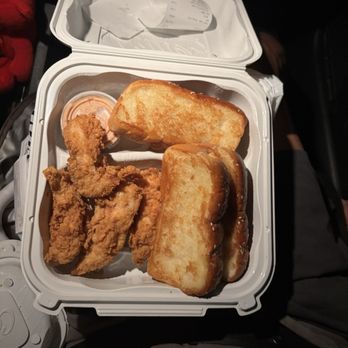 Raising Cane's Chicken Fingers - Box Combi with small strips - Fast Food Near Me - Long Beach, California Raising Cane's Chicken Fingers - Box Combi with small strips - Fast Food Near Me - Long Beach, California