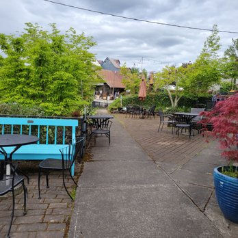 Pheasant Run Winery Tasting Room - Garden - Wineries Near Me - Aurora, Oregon Pheasant Run Winery Tasting Room - Garden - Wineries Near Me - Aurora, Oregon