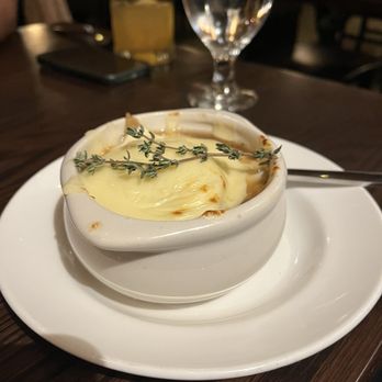 Mountain Room - French Onion Soup - American Near Me - Yosemite Valley, California Mountain Room - French Onion Soup - American Near Me - Yosemite Valley, California