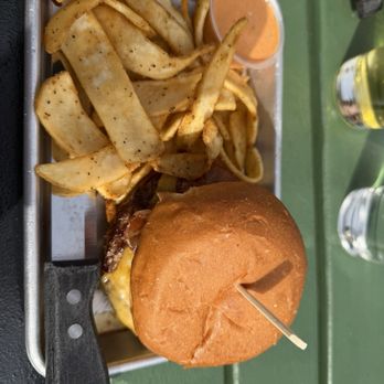 Initiative Brewing - Rodeo burger with fries and fry sauce - Brewpubs Near Me - Redmond, Oregon Initiative Brewing - Rodeo burger with fries and fry sauce - Brewpubs Near Me - Redmond, Oregon