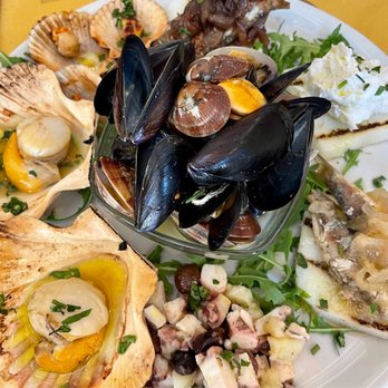 Ai Garzoti - Mixed Seafood Platter - Seafood Near Me - Venezia, VE Ai Garzoti - Mixed Seafood Platter - Seafood Near Me - Venezia, VE