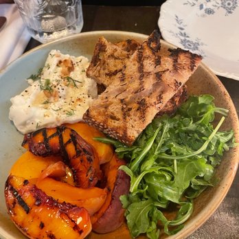 Loupiotte Kitchen - Roasted peaches with burrata and toasted bread - French Near Me - Los Angeles, California Loupiotte Kitchen - Roasted peaches with burrata and toasted bread - French Near Me - Los Angeles, California