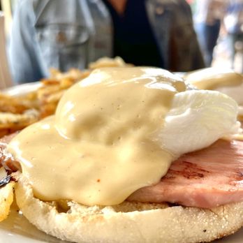 Cafe M - Classic Eggs Benedict - Breakfast & Brunch Near Me - Berkeley, California