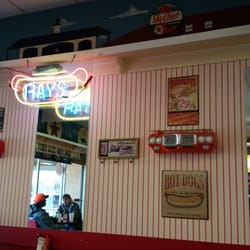 Ray's Grill - Great little place with fresh food and good service in Whiteville.