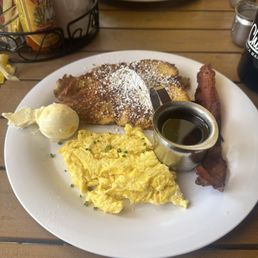 Scrambled eggs, bacon, French Toast, pops combo