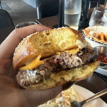 Le Rond Burgers - Yum medium - Burgers Near Me - Miami Beach, Florida
