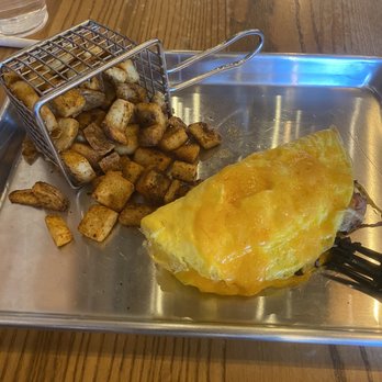 Cafe 25:35 - Denver omelette sans ham. Comes with home fries! Those home fries were crispy, well seasoned, and delicious. - American Near Me - Buckeye, Arizona