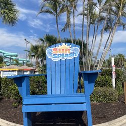 Sun Splash Family Waterpark - Signature gigantic chair by the entrance