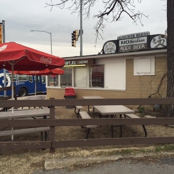 Hamburger Heaven - Hamburger Heaven Elmhurst Exterior Eating Area - Burgers Near Me - Elmhurst, Illinois Hamburger Heaven - Hamburger Heaven Elmhurst Exterior Eating Area - Burgers Near Me - Elmhurst, Illinois