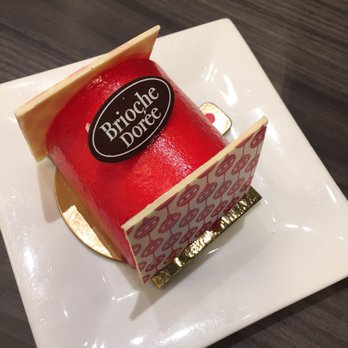 Brioche Dorée - Christmas log - Bakeries Near Me - Westmount, Quebec