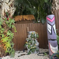 Cheeky Tiki - Ambiance