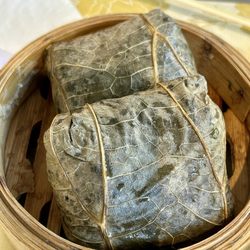 Hei La Moon - Sticky Rice In Lotus Leaf
