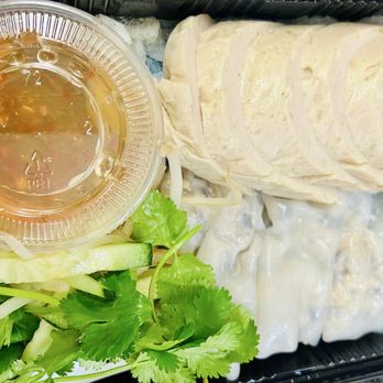 Huong Lan Sandwiches - Banh cuon cha (steam pork rice rolls) - Sandwiches Near Me - Newark, California Huong Lan Sandwiches - Banh cuon cha (steam pork rice rolls) - Sandwiches Near Me - Newark, California