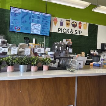 Pick&Sip - Front Area - Acai Bowls Near Me - San Lorenzo, California Pick&Sip - Front Area - Acai Bowls Near Me - San Lorenzo, California