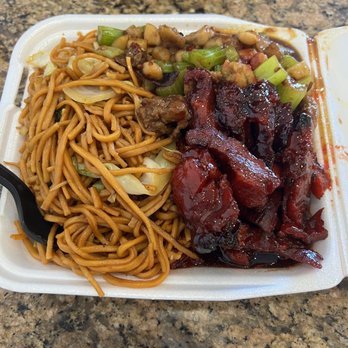 Fresh Wok - Kung Pao Chicken & BBQ Pork with all Chow Mein - Chinese Near Me - Apple Valley, California