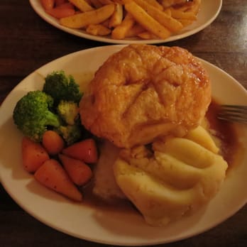 The Blackbird - Chicken Ham Hock Pie - Pubs Near Me - London, XGL