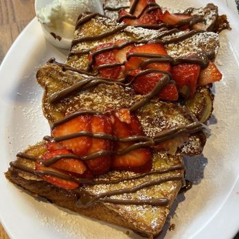 Eggs 'n Things Ko Olina - Hawaiian Sweet Bread French Toast with Nutella and fresh strawberries - American Near Me - Kapolei, Hawaii Eggs 'n Things Ko Olina - Hawaiian Sweet Bread French Toast with Nutella and fresh strawberries - American Near Me - Kapolei, Hawaii