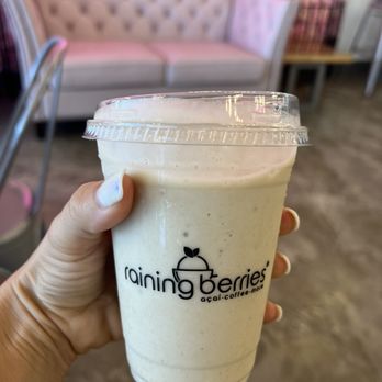 Raining Berries - Vanilla protein shake with banana - Coffee & Tea Near Me - Tampa, Florida