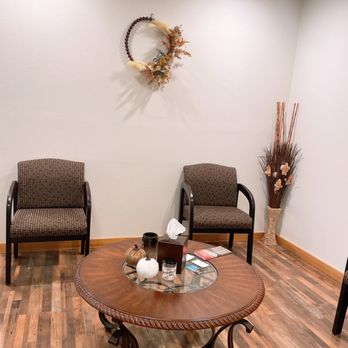 Eden Clinic - seating area - Chiropractors Near Me - Everett, Washington