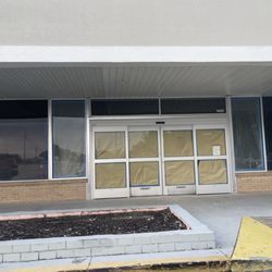 Big Lots - Front doors locked
