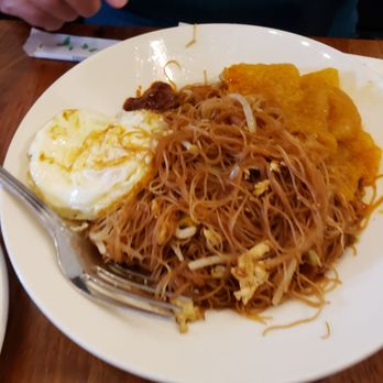 Ipoh Kopitiam - Malaysia Fried pan noodles with curry pork skin and fried egg - Malaysian Near Me - Alhambra, California Ipoh Kopitiam - Malaysia Fried pan noodles with curry pork skin and fried egg - Malaysian Near Me - Alhambra, California