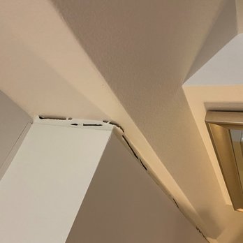 Hilton Orlando - Crack in seam between walls.  Poor maintenance. - Hotels Near Me - Orlando, Florida