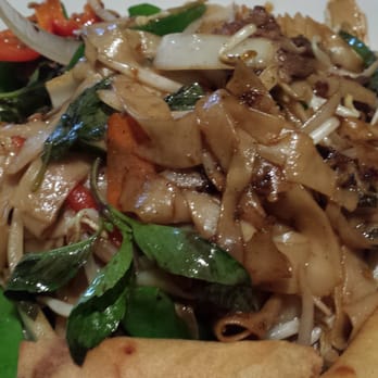 Thai Dee - Khee Mao (Spicy Noodles) with beef (lunch) - Thai Near Me - San Antonio, Texas Thai Dee - Khee Mao (Spicy Noodles) with beef (lunch) - Thai Near Me - San Antonio, Texas