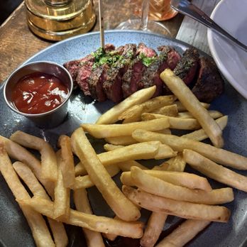 Lillie's Victorian Establishment - Steak frites - Bars Near Me - New York, New York Lillie's Victorian Establishment - Steak frites - Bars Near Me - New York, New York