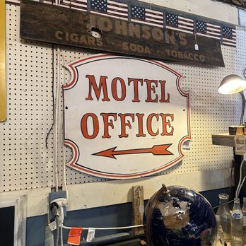 Barn Door Antiques - Antiques Near Me - Millsboro, Delaware