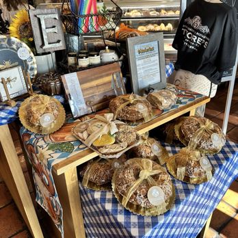 Ettore's Bakery & Cafe - Bakeries Near Me - Sacramento, California