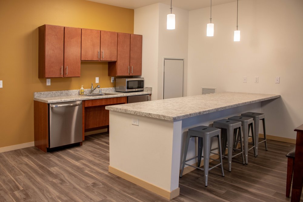 THE BREESE APARTMENTS 20 Photos Apartments 1003 E Mifflin St