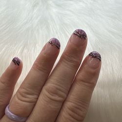 Da VI Nails Str 614 - Beautiful nail art with great staff, clean salon that has easy access to Walmart.  Very little wait times and very patient calming staff.