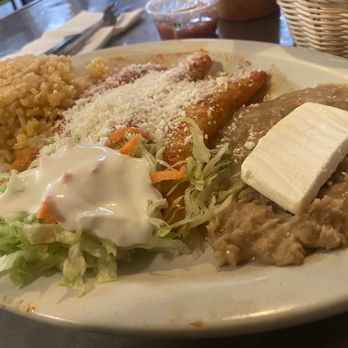 Cenaduria Gumacus - Enchiladas de pollo - Mexican Near Me - South Gate, California Cenaduria Gumacus - Enchiladas de pollo - Mexican Near Me - South Gate, California
