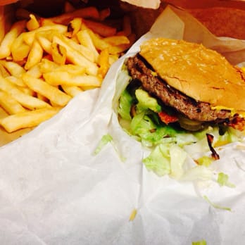 Athenian Grill - My personal fav (so far) lol. Cheeseburger. MUST TRY THIS PLACE IF YOU HAVEN'T ALREADY! Oh ya & try their ranch! It's AMAZING! - Greek Near Me - Reseda, California