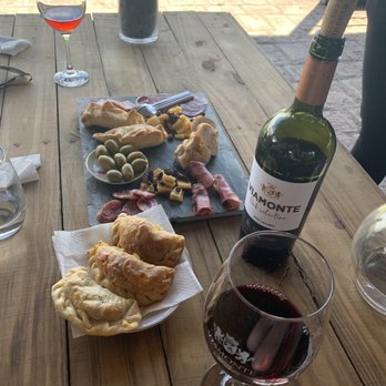 Bodega Viamonte - Wineries Near Me - Luján de Cuyo, M