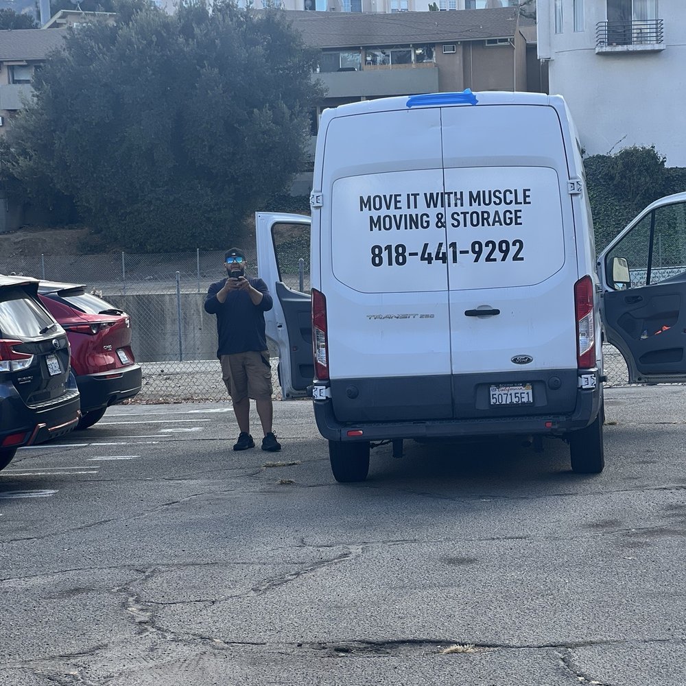 This is the mover who likes to threaten and curse out women in front of kids. This is the mover who likes to threaten and curse out women in front of kids.