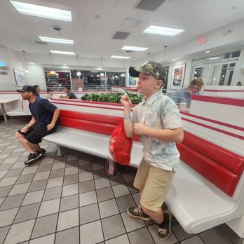 In-N-Out Burger - Waiting area - Fast Food Near Me - Phoenix, Arizona In-N-Out Burger - Waiting area - Fast Food Near Me - Phoenix, Arizona
