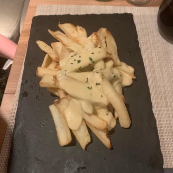 Saona - Fries with white gravy. - Mediterranean Near Me - Madrid, M