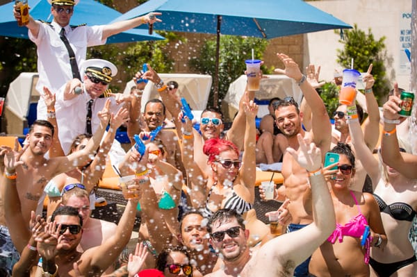Sapphire Pool & Dayclub by null