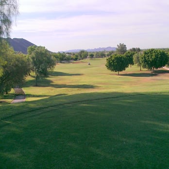 The Legend at Arrowhead - Narrow fairway lined by houses - Golf Near Me - Glendale, Arizona