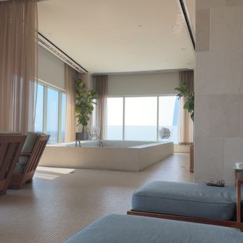 Four Seasons Hotel - Hotels Near Me - Saint Louis, Missouri